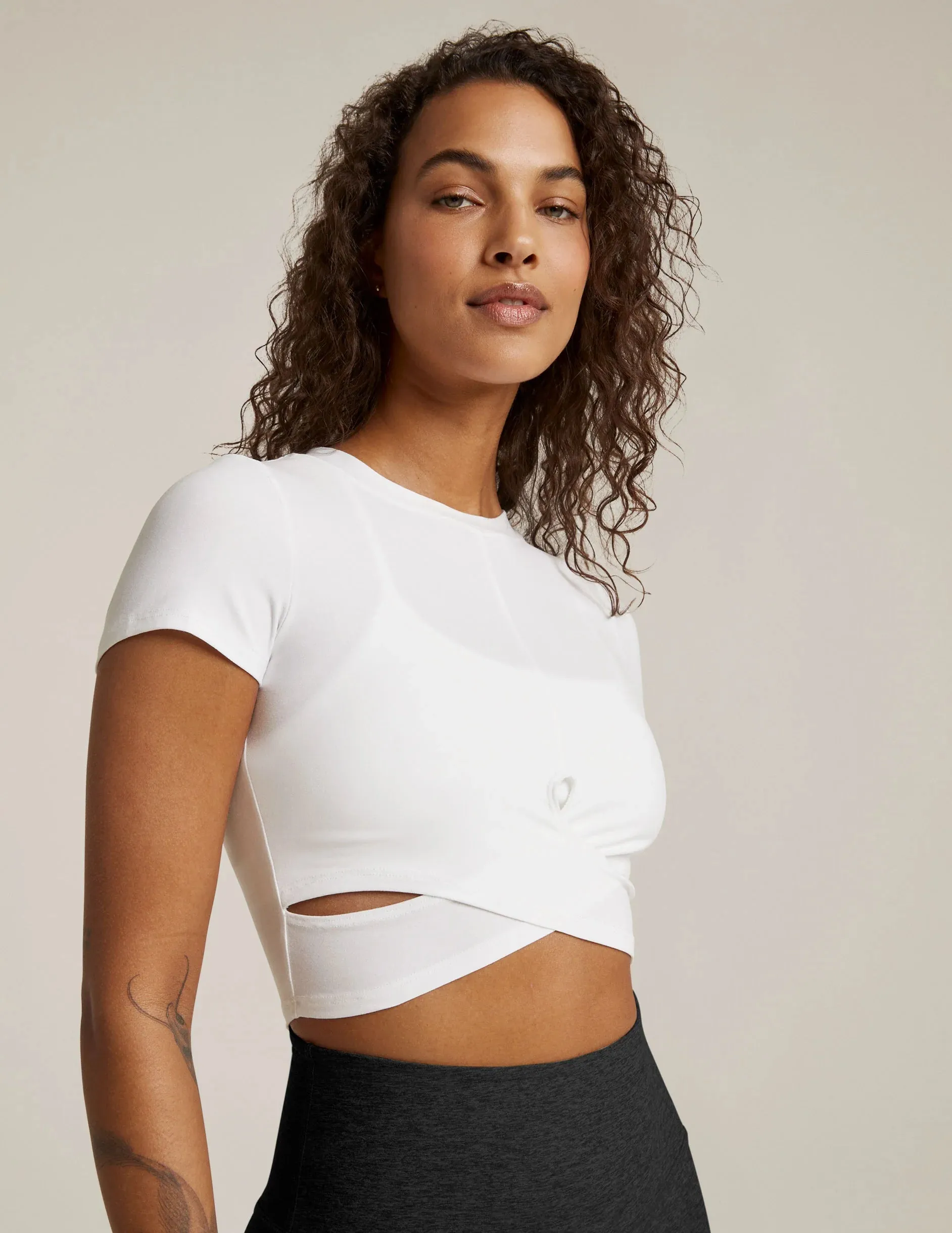 Beyond Yoga Featherweight Under Over Cropped Tee